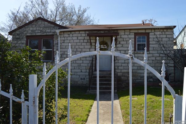 Exterior, Facade, None