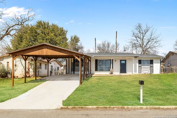 Backyard, Exterior, Facade, Ranch