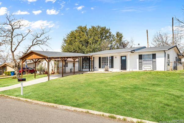 Backyard, Exterior, Facade, Ranch