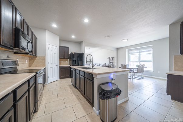 Dining room, Interior, Kitchen, Recessed Lighting