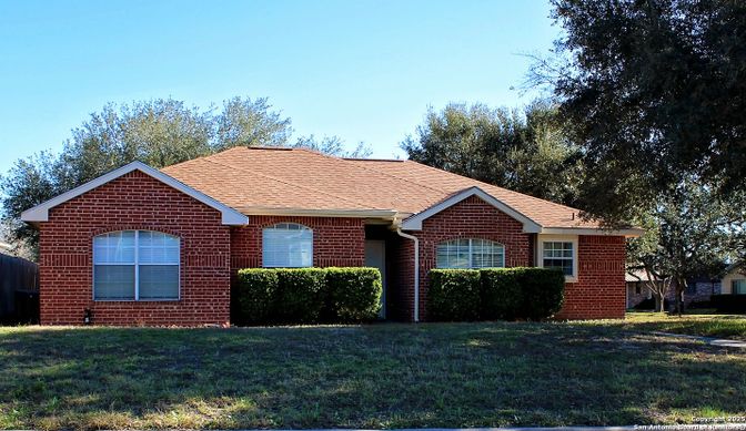 Exterior, Facade, Brick Facade, Brick Traditional