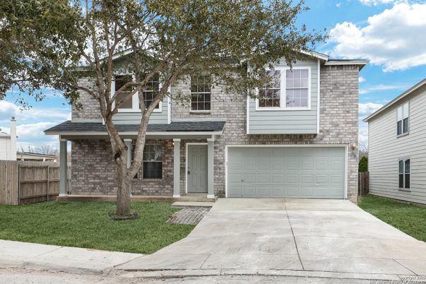Attached, Exterior, Facade, Split Level