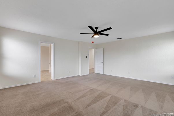 Empty room, Interior