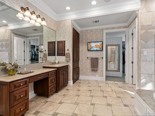 Bathroom, Dual Sink Vanities, Interior, Recessed Lighting