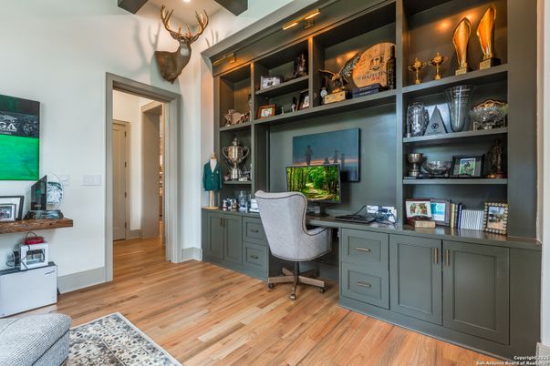 Home Office, Interior, Recessed Lighting, Wood Texture Flooring