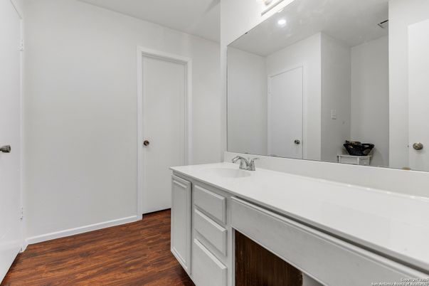 Bathroom, Interior, Recessed Lighting, Wood Texture Flooring