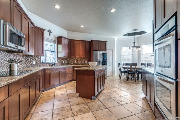 Chandelier, Dining room, Interior, Kitchen, Pendant Lights, Recessed Lighting, Stainless Steel Appliances