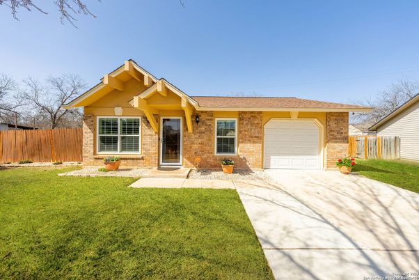 Attached, Exterior, Facade, Brick Facade, Ranch