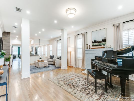 Interior, Living room, Pendant Lights, Piano, Recessed Lighting, Wood Texture Flooring