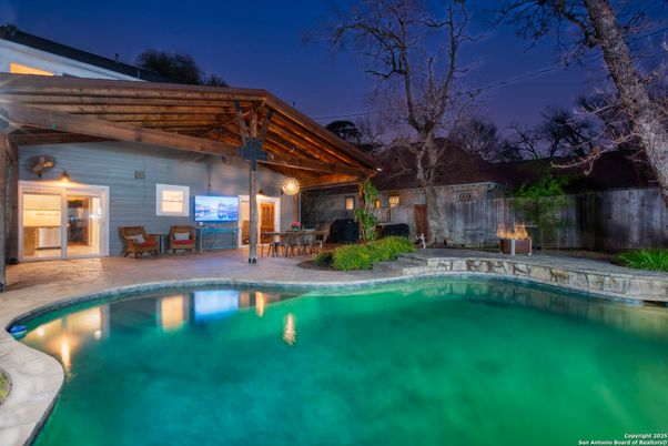 Exterior, Pool