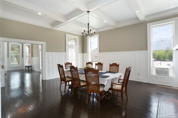 Chandelier, Dining room, Interior, Recessed Lighting, Wood Texture Flooring