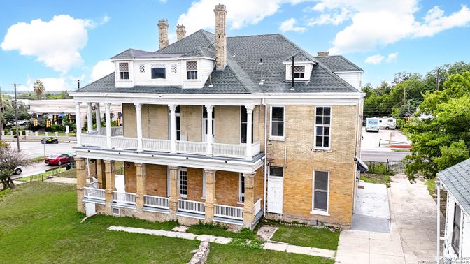 Exterior, Facade, Georgian
