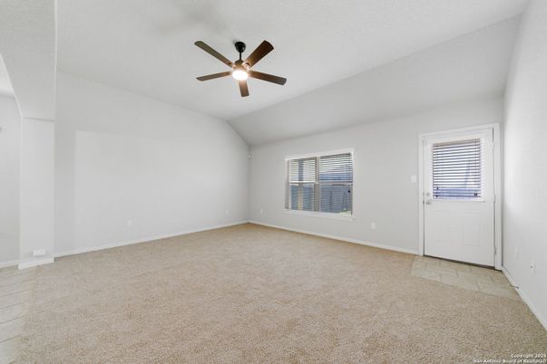 Empty room, Interior
