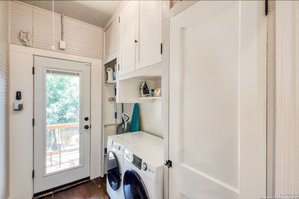 Interior, Washer, Wood Texture Flooring