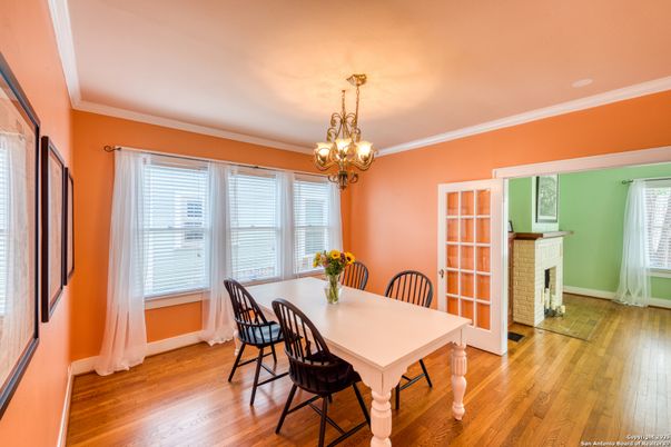 Chandelier, Dining room, Fireplace, Interior, Wood Texture Flooring