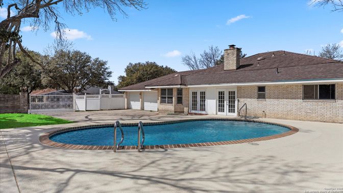 Exterior, Pool