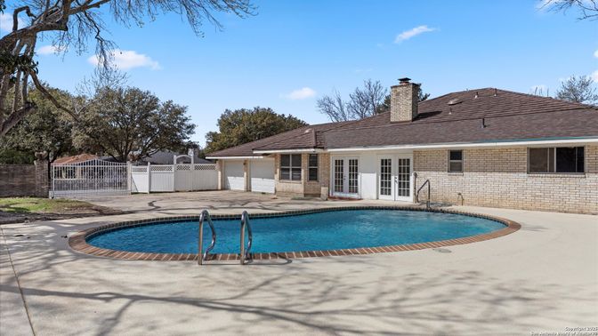 Exterior, Pool