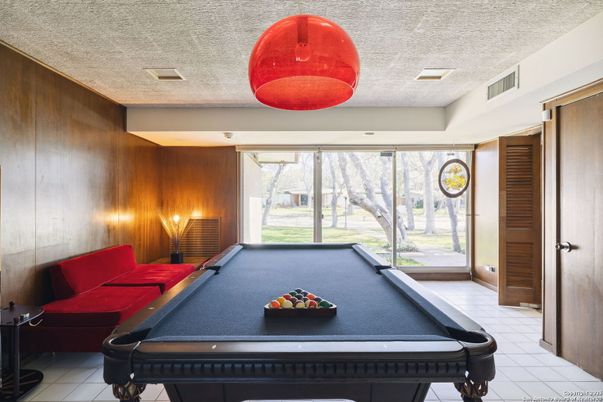 Billiard Table, Game Room, Interior