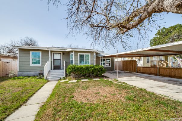Backyard, Exterior, Facade, Ranch