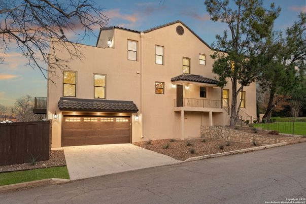 Attached, Exterior, Facade, Mediterranean