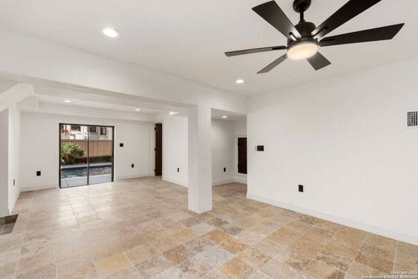 Empty room, Interior, Recessed Lighting