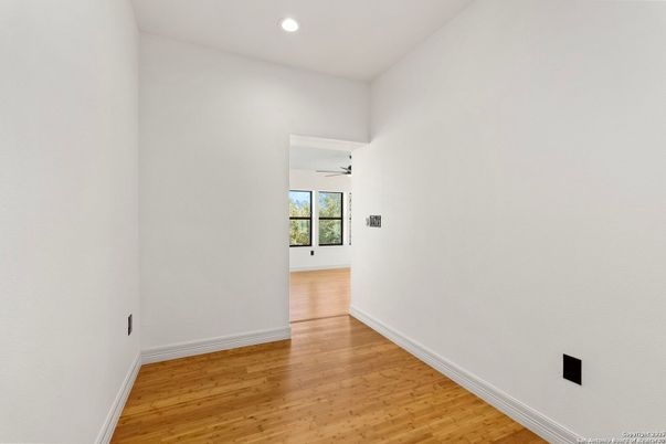 Empty room, Interior, Recessed Lighting, Wood Texture Flooring