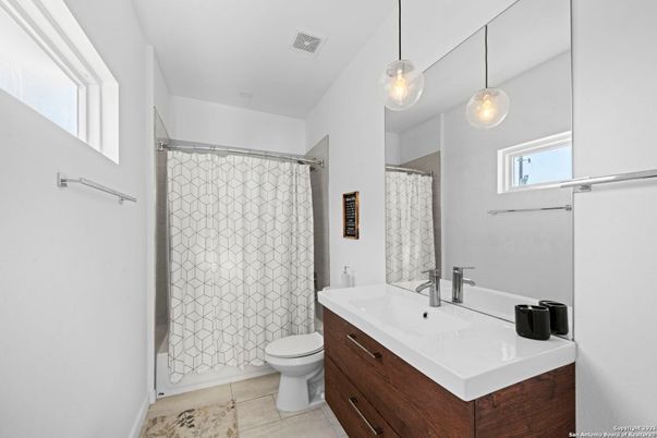Bathroom, Interior, Pendant Lights