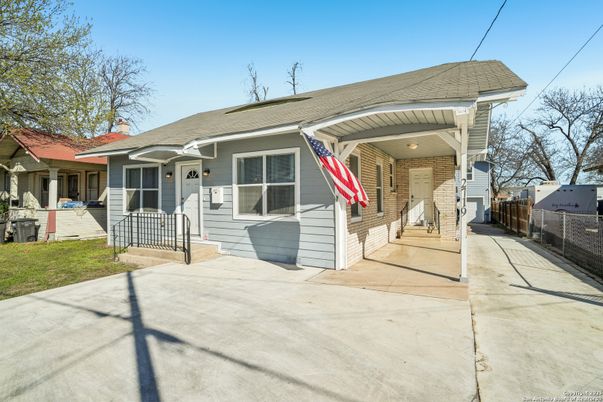Exterior, Facade, Brick Facade, Cape Cod