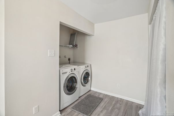 Interior, Washer, Wood Texture Flooring
