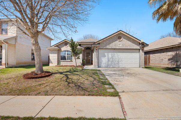 Attached, Exterior, Facade, Ranch