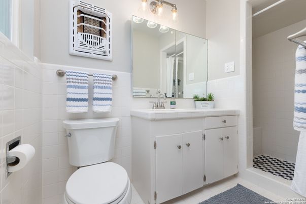 Bathroom, Interior, Tile Countertops
