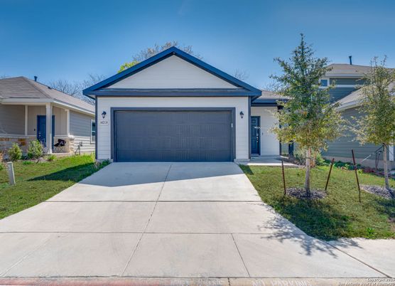 Attached, Exterior, Facade, American Craftsman