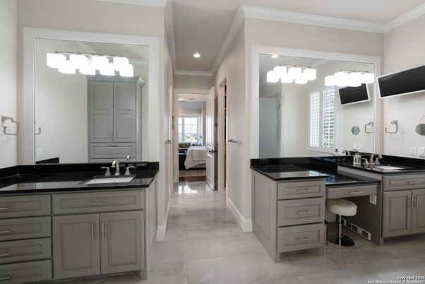 Bathroom, Dual Sink Vanities, Interior, Recessed Lighting