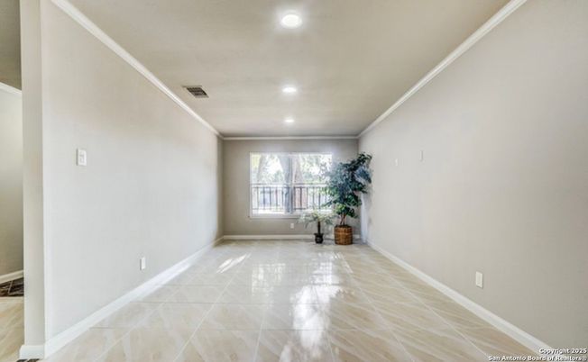Empty room, Interior, Recessed Lighting