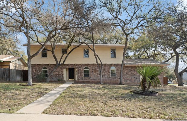 Exterior, Facade, Brick Facade, Split Level