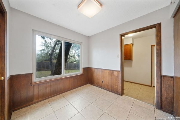 Empty room, Interior