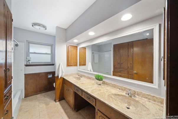 Bathroom, Dual Sink Vanities, Interior, Recessed Lighting