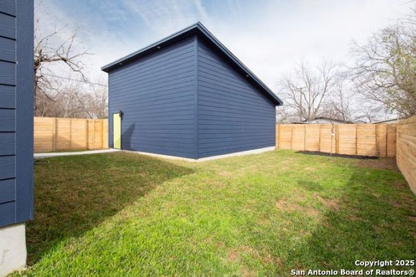 Backyard, Exterior