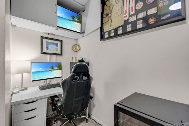 Home Office, Interior