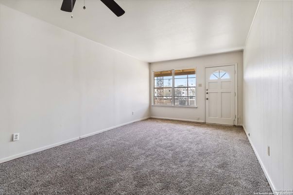 Empty room, Interior