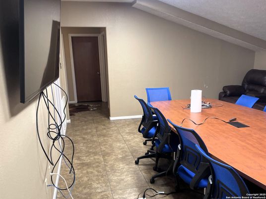 Home Office, Interior