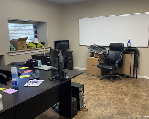 Home Office, Interior