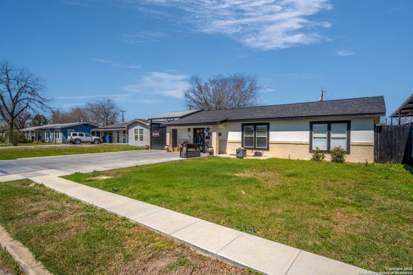 Backyard, Exterior, Facade, Ranch