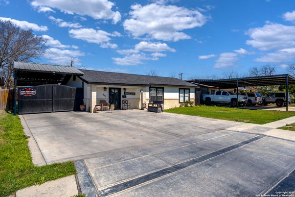 Attached, Exterior, Facade, Ranch