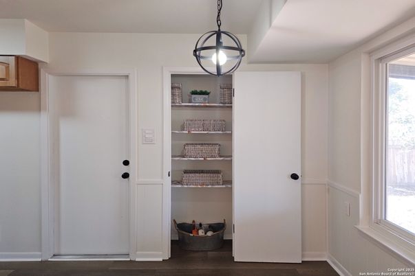 Interior, Pendant Lights, Wood Texture Flooring