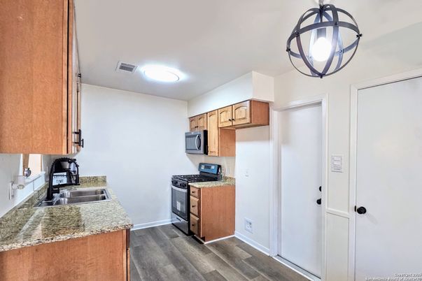 Interior, Kitchen, Pendant Lights, Wood Texture Flooring