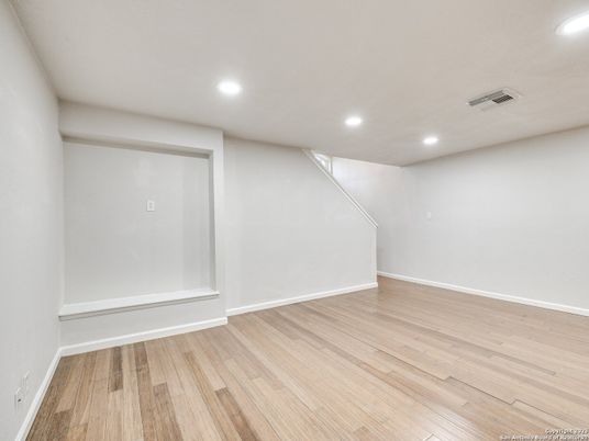 Empty room, Interior, Recessed Lighting, Wood Texture Flooring