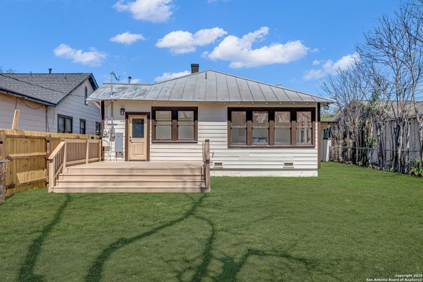Backyard, Exterior, Facade, Ranch