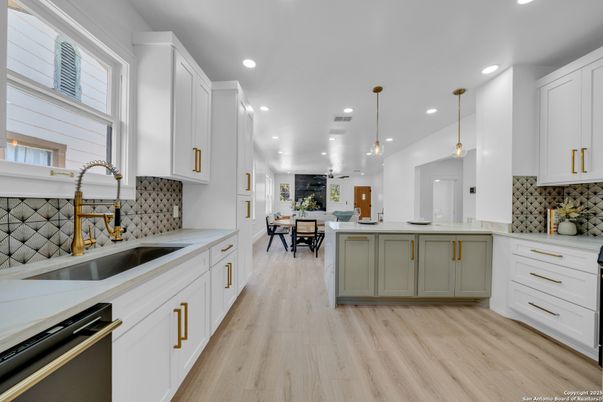 Dining room, Interior, Kitchen, Pendant Lights, Recessed Lighting, Wood Texture Flooring