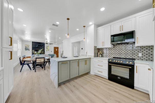 Dining room, Interior, Kitchen, Pendant Lights, Recessed Lighting, Wood Texture Flooring